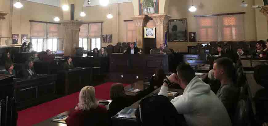 Μαθητές του Erasmus επισκέφτηκαν το Δημοτικό Συμβούλιο