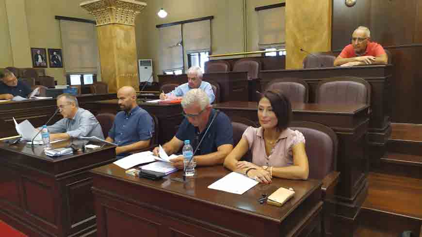 ΑΝΤΑΛΛΑΓΗ ΠΥΡΩΝ ΓΙΑ ΤΗΝ ΑΠΟΦΑΣΗ ΤΗΣ ΟΙΚΟΝΟΜΙΚΗΣ ΕΠΙΤΡΟΠΗΣ ΝΑ ΑΚΥΡΩΣΕΙ ΤΟΝ ΔΙΑΓΩΝΙΣΜΟ – «Πεδίο μάχης» και στη μέση τα LED