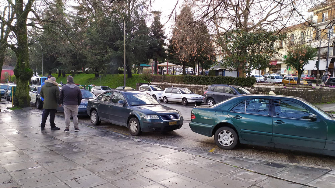 Με δυο πελάτες λειτουργούν πλέον τα ταξί