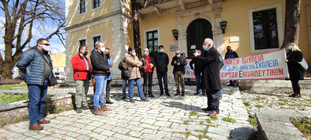 Ζητούν μέτρα και εμβόλια σε εκπαιδευτικούς και μαθητές