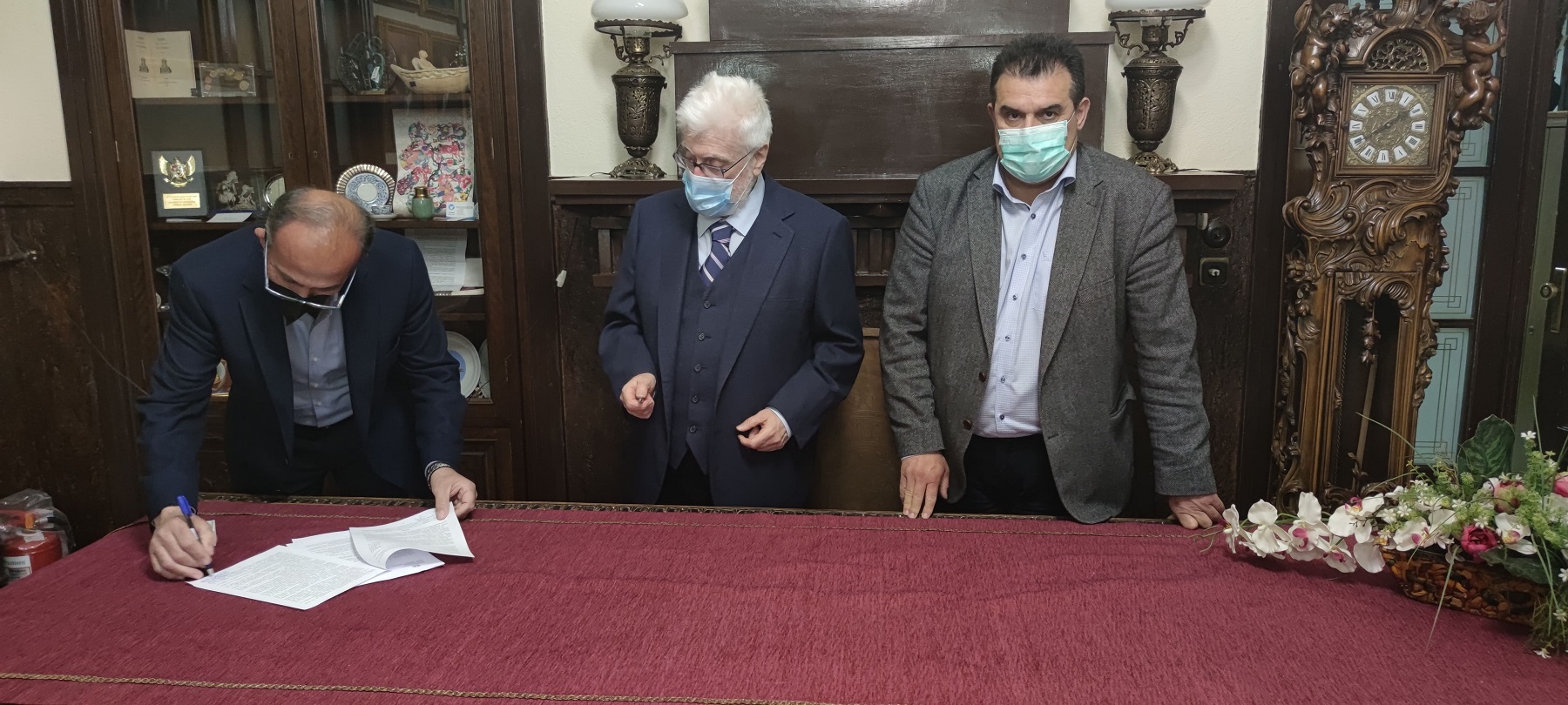 Υπογραφές για τέσσερα νέα έργα βελτίωσης της καθημερινότητας