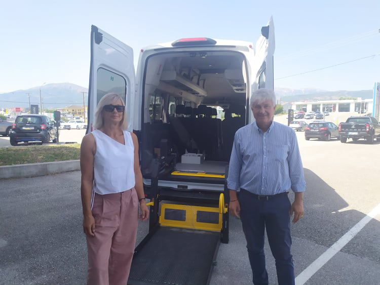 Ένα καινούργιο λεωφορείο για τα παιδιά του ΚΔΑΠμΕΑ