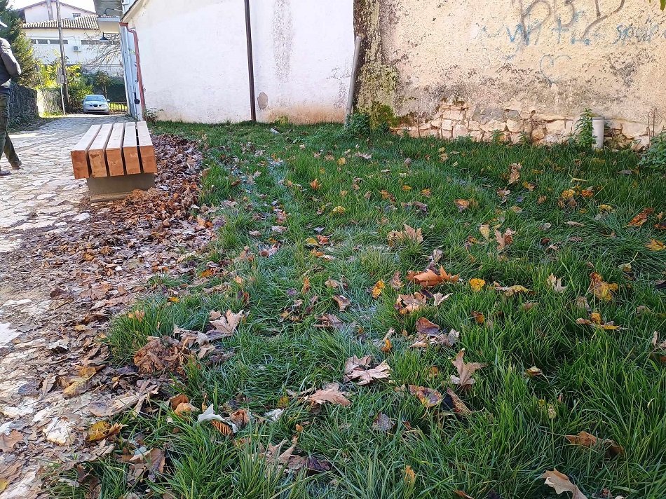 ΧΩΡΟΣ ΠΡΑΣΙΝΟΥ ΣΤΟ ΚΑΣΤΡΟ -Χρειάζεται αποκατάσταση μετά τις φθορές