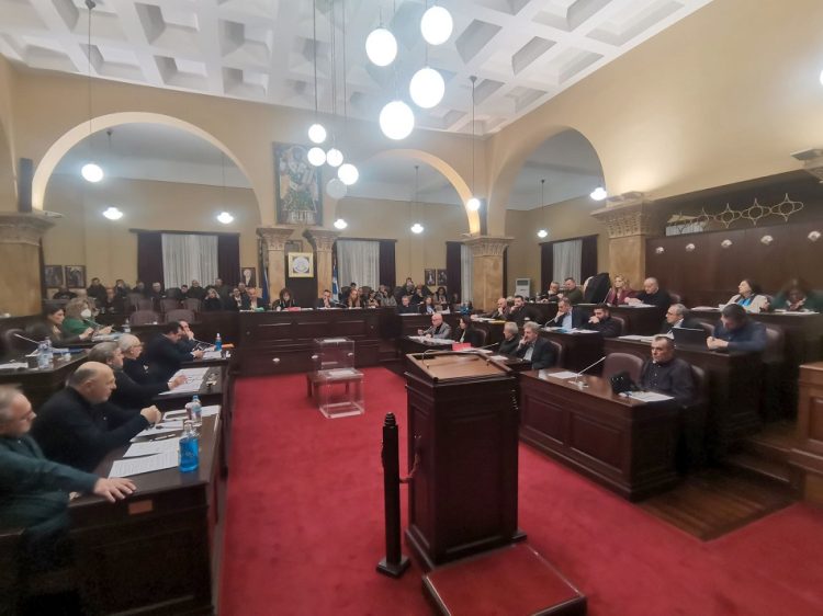 Παρέμβαση για τα ιδιωτικά πανεπιστήμια στο δημοτικό συμβούλιο