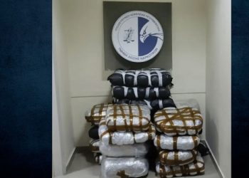 Αστυνομικός μετέφερε 100 κιλά κάνναβη με υπηρεσιακό όχημα