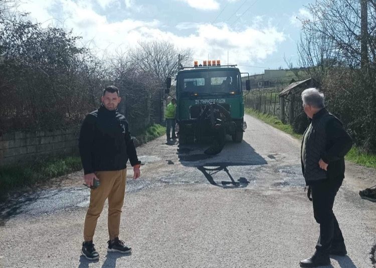 Ξεκίνησε να κλείνει λακκούβες ο δήμος