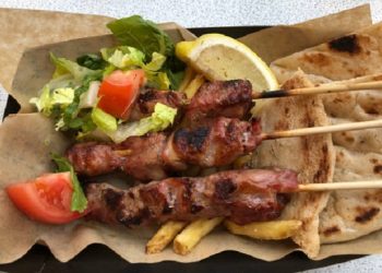 ΥΠΑΙΘΡΙΕΣ ΨΗΣΤΑΡΙΕΣ ΠΑΝΤΟΥ -Τσίκνισε η πόλη όλη!