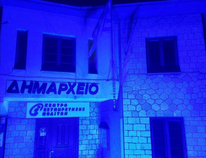 Ο Δήμος Βορείων Τζουμέρκων φώτισε «μπλε» το Δημαρχείο του