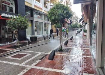 Σε μόνιμη βάση το πλύσιμο των πεζοδρόμων