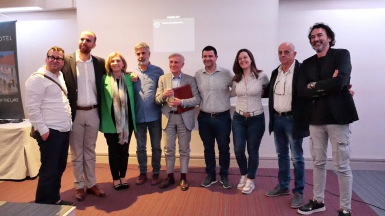 Δημιουργώντας τις προϋποθέσεις επιστροφής στην εξουσία