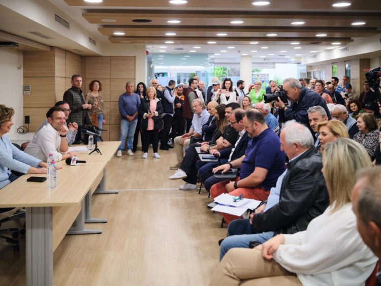 Πολλαπλά μηνύματα και σκληρή κριτική στην κυβέρνηση