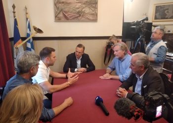 Πολλαπλά μηνύματα και σκληρή κριτική στην κυβέρνηση