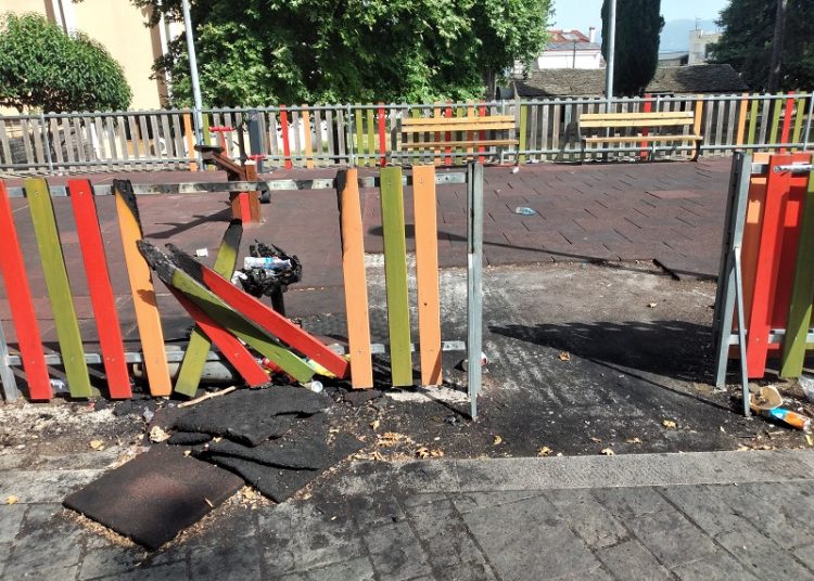 Προβληματίζουν οι βανδαλισμοί δημόσιων χώρων