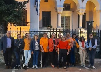 Πορτοκαλί δημαρχείο για καλό σκοπό