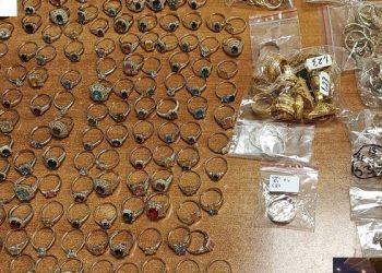 Κατασχέθηκαν δεκάδες τιμαλφή στην Ηγουμενίτσα