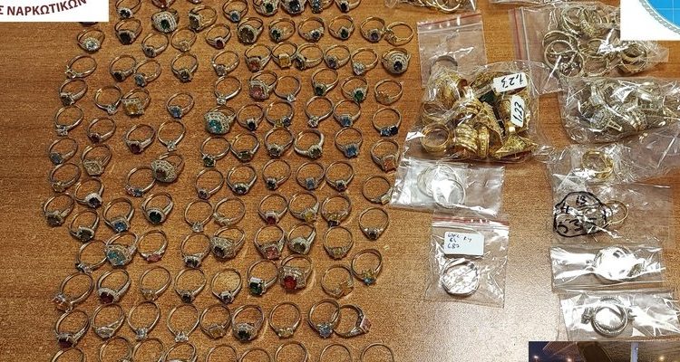 Κατασχέθηκαν δεκάδες τιμαλφή στην Ηγουμενίτσα