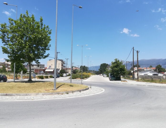 Μπαίνουν πινακίδες στους κυκλικούς κόμβους