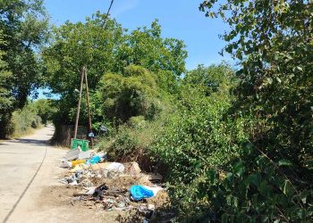 Μικρές χωματερές σε πολλές γειτονιές