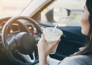 Τι ισχύει για το πρόστιμο του καφέ στο αυτοκίνητο