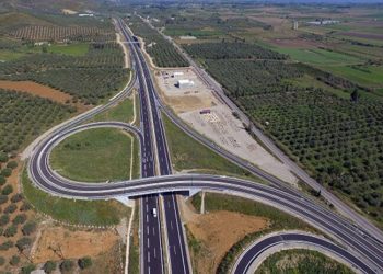 Καβγάς για τις απευθείας αναθέσεις των 24.800 ευρώ