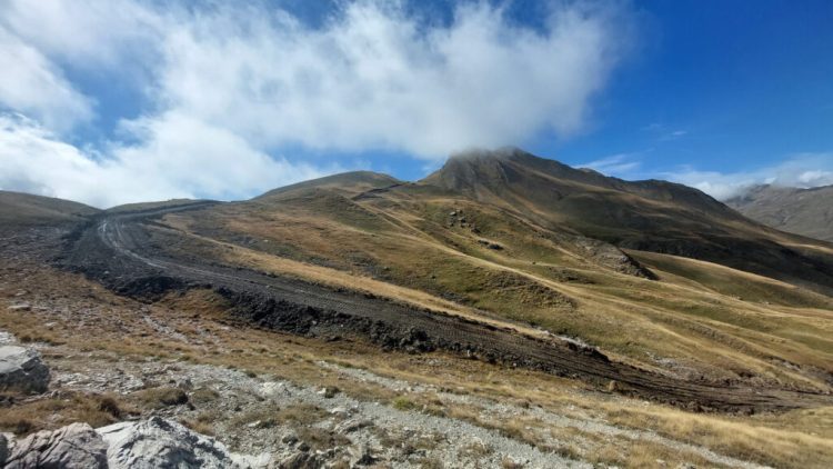 Συνεχίζονται οι αντιδράσεις για τον δρόμο στον Γράμμο