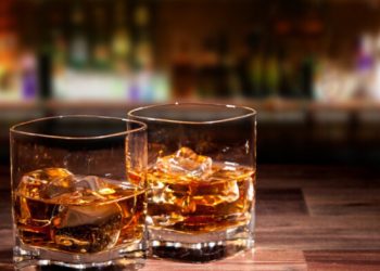 Ποινικό αδίκημα το αλκοόλ σε ανηλίκους –Η αστυνομία θα ελέγχει μπαρ και κλαμπ 