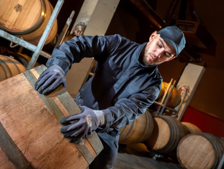 Προστατευτικά γάντια εργασίας: Ποιες είναι οι βασικές προδιαγραφές