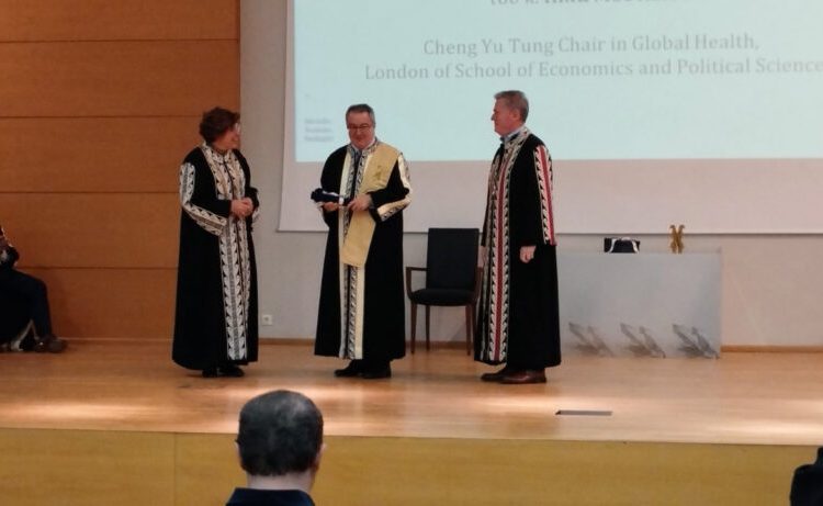 Επίτιμος Διδάκτορας Ιατρικής ο Ηλίας Μόσιαλος