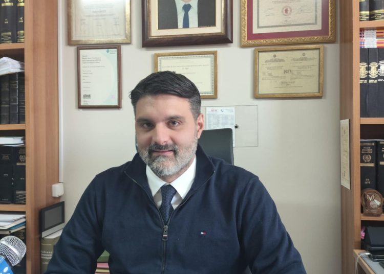 Δύο μέτρα και δύο σταθμά για τις πολεοδομικές παραβάσεις