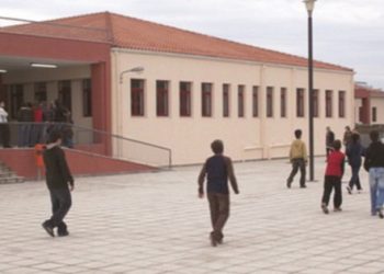 Βιοκλιματική αναβάθμιση για 9 σχολικές αυλές
