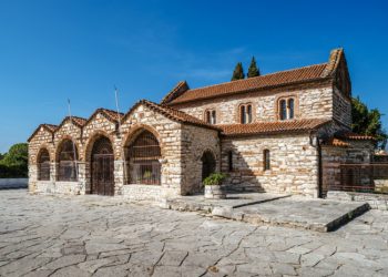 Την Πολιούχο της Αγία Θεοδώρα γιορτάζει η Άρτα 