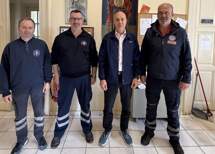 Μόνιμες προσλήψεις και ανάγκη ανανέωσης των ασθενοφόρων οχημάτων