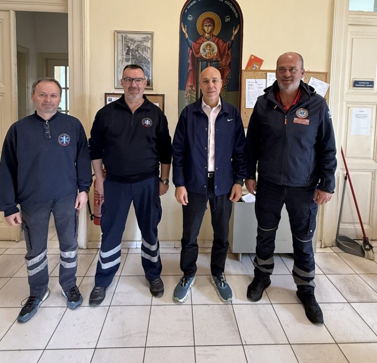 Μόνιμες προσλήψεις και ανάγκη ανανέωσης των ασθενοφόρων οχημάτων