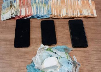 Τους έπιασαν σε σχολείο με κοκαΐνη