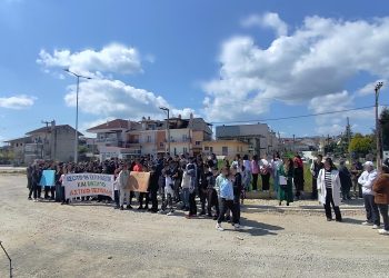 Τους πνίγουν η σκόνη, η λάσπη και η αδιαφορία!