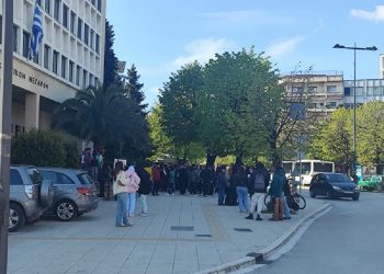 Κατέθεσε όσα βίωσε από τον ίδιο της τον πατέρα