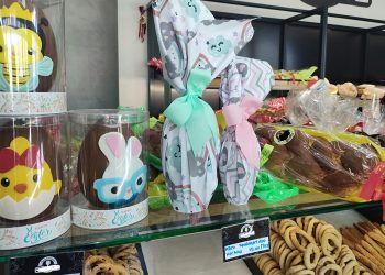 Στις ίδιες τιμές πασχαλινά κουλούρια και τσουρέκια