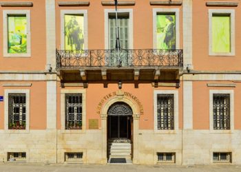 Δρομολογούν συντηρήσεις και μεταφορά έργων σε χώρο στο Ωδείο