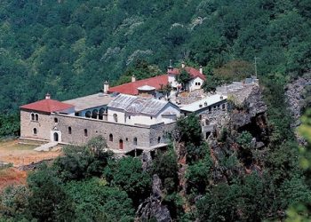 Ανάγκη συντήρησης στο μονοπάτι προς τη Μονή Στομίου