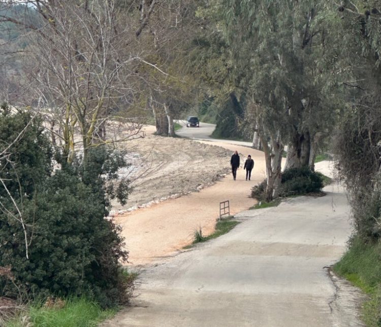 ΠΟΔΗΛΑΤΟΔΡΟΜΟΣ ΜΟΝΟΛΙΘΙΟΥ -“Στροφή” και σκέψεις για … πεζόδρομο, αντί ποδηλατόδρομου