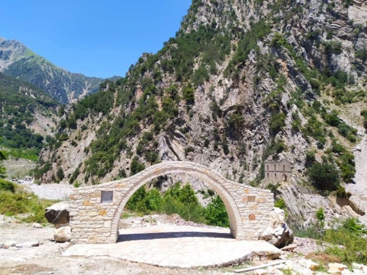 ΔΗΜΟΣ ΠΩΓΩΝΙΟΥ -Εργαστήριο τεκμηρίωσης και ανάδειξης πέτρινων γεφυριών