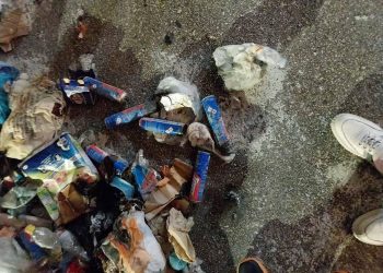 Πρόλαβαν τη φωτιά πριν επεκταθεί στο απορριμματοφόρο