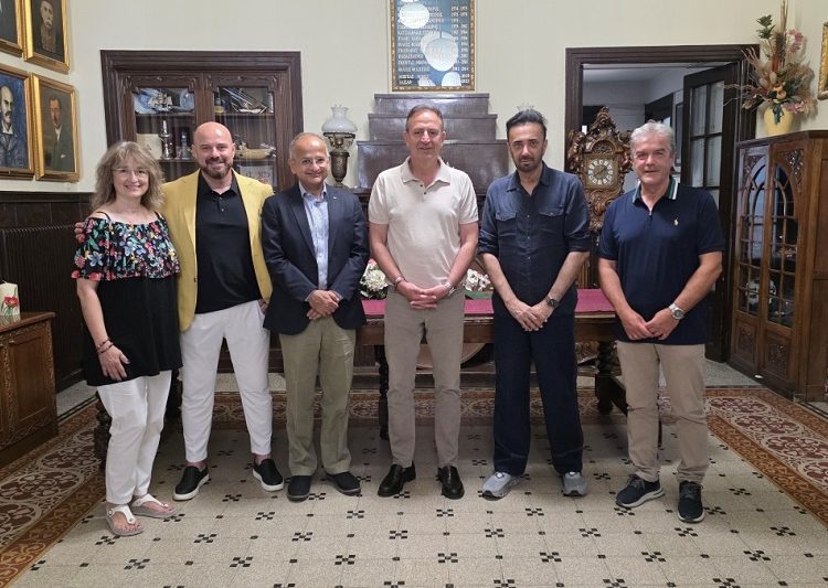 Άνοιξε ο δρόμος για συνεργασία με την Ινδία