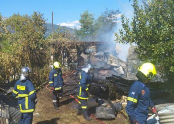 Πυρκαγιά προκάλεσε μπλακ άουτ στο παραλίμνιο των Ιωαννίνων