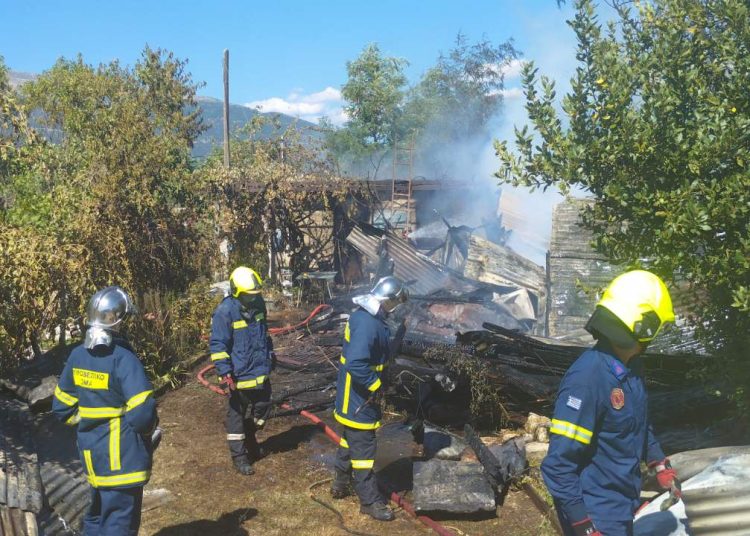 Πυρκαγιά προκάλεσε μπλακ άουτ στο παραλίμνιο των Ιωαννίνων