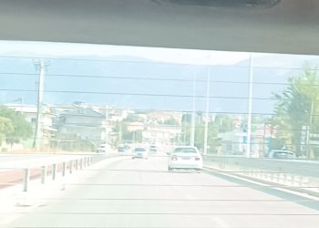 Έντρομοι οδηγοί στη Νιάρχου: Λευκό αυτοκίνητο αντίθετα στην κυκλοφορία