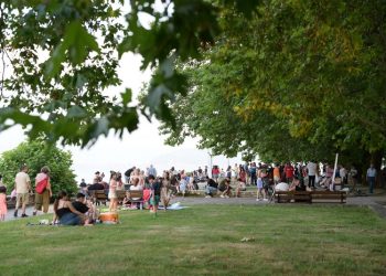 Ελεύθερη από αυτοκίνητα η παραλίμνια βόλτα