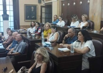 Συνάντηση και συζήτηση λίγο πριν χτυπήσει το κουδούνι