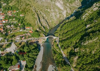 Αώος: Το νερό που θυμάται, ρέει και ενώνει