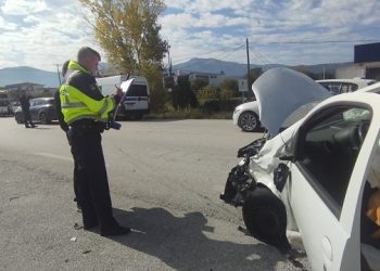 Σύγκρουση δύο Ι.Χ με ελαφρύ τραυματισμό